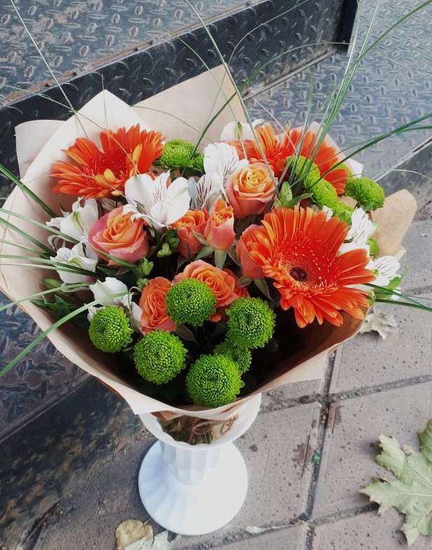 Букет цветов из: Герберы, Хризантемы, Альстромерии и Розы в Аксае Республика Дагестан