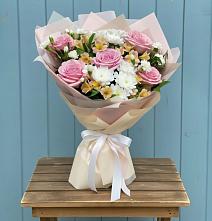 Букет цветов из:  Гвоздики, Орхидеи и Розы в Аксае Республика Дагестан