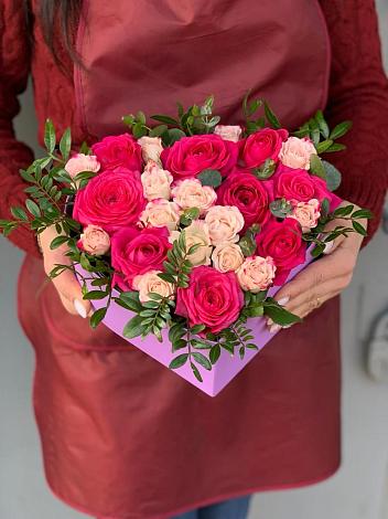 Цветочная композиция из Розы в коробке в Аксае Республика Дагестан
