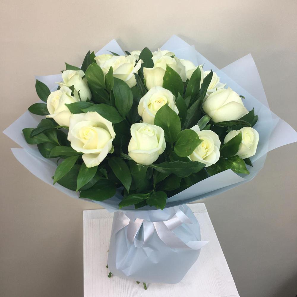 Букет 15 Белых роз Проуд в Аксае Республика Дагестан