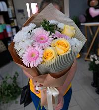 Букет цветов из:  Герберы, Розы и Хризантемы в Аксае Республика Дагестан