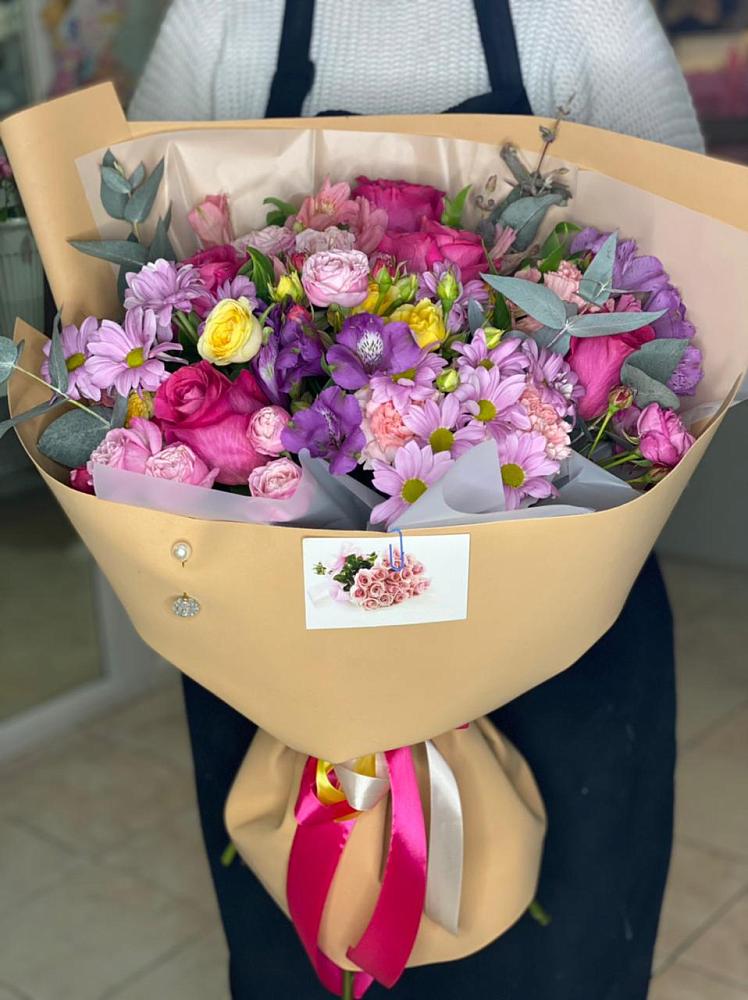 Букет цветов из: Хризантемы, Гвоздики и Альстромерии в Аксае Республика Дагестан