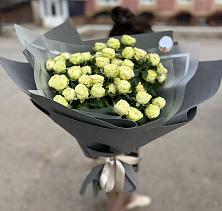 Букет Белые кустовые розы Солинеро в Аксае Республика Дагестан