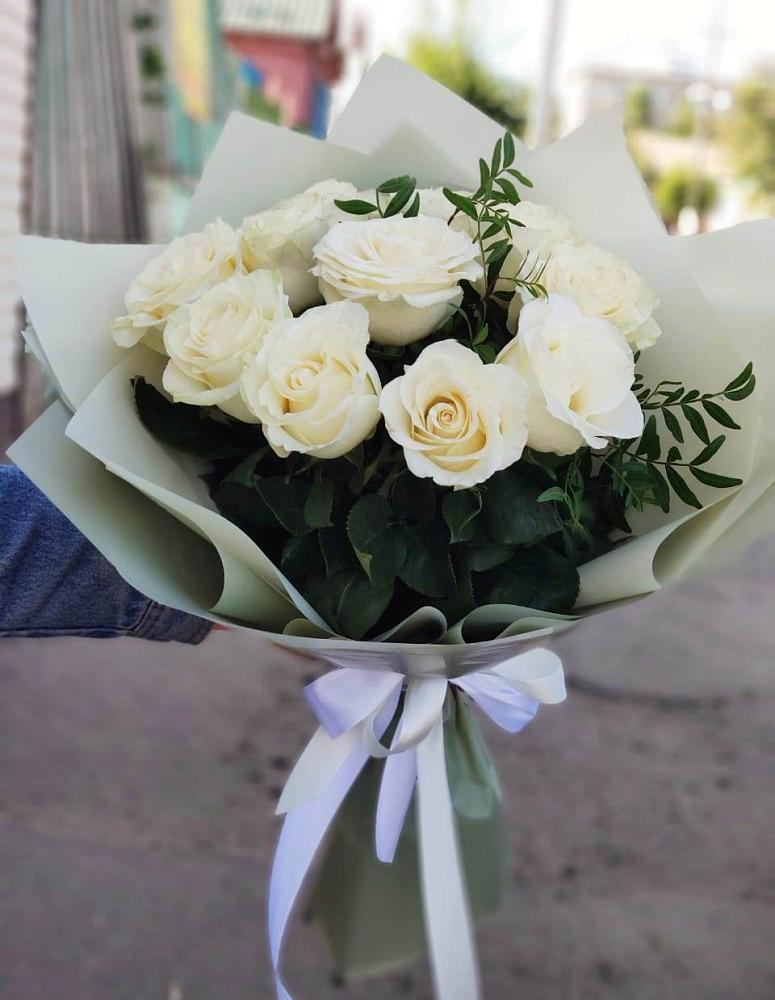 Букет Белые розы Проуд в Аксае Республика Дагестан
