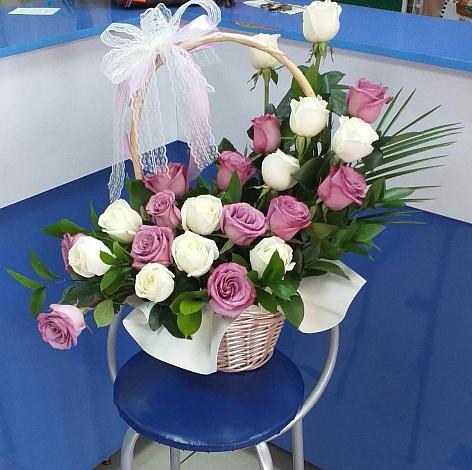 Цветочная композиция из Розы в корзине в Аксае Республика Дагестан