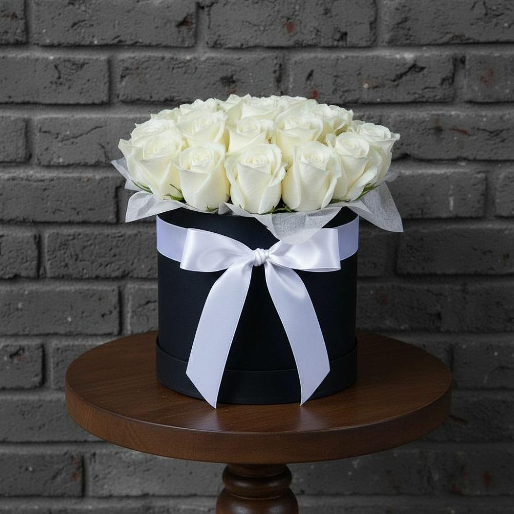 Цветочная композиция из Розы в шляпной коробке в Аксае Республика Дагестан