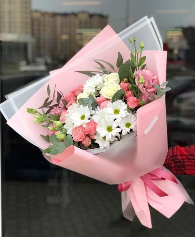 Букет цветов из: Розы, Лизиантусы и Хризантемы в Аксае Республика Дагестан