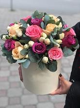 Цветочная композиция из Розы в шляпной коробке в Аксае Республика Дагестан