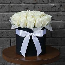 Цветочная композиция из Розы в шляпной коробке в Аксае Республика Дагестан