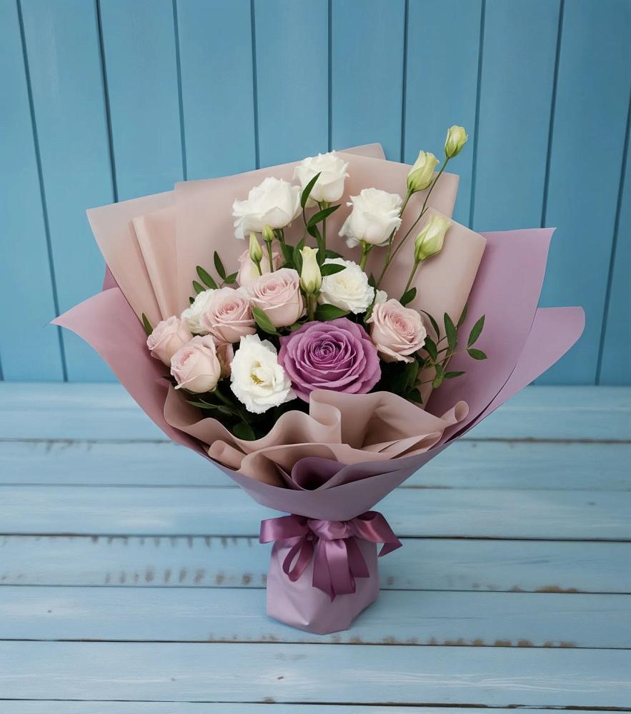 Букет цветов из: Розы и Лизиантусы в Аксае Республика Дагестан